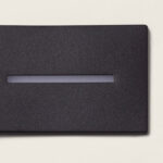 Balise murale encastrable noire texturée rectangulaire avec fente lumineuse LED linéaire