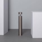 Balise sur pied en inox cylindrique brossé avec diffuseur LED supérieur