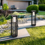 Balise sur pied noire en aluminium à cadre rectangulaire et diffuseur cylindrique pour allée