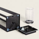 Balise sur pied noire en aluminium, cadre rectangulaire avec diffuseur cylindrique en verre granité et base câblée visible