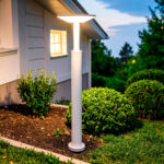 Balise sur pied blanche en aluminium, tête plate LED cylindrique pour éclairage extérieur