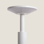 Balise sur pied blanche en aluminium, tête plate ronde, hauteur 600 mm