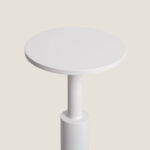 Balise sur pied blanche ronde en aluminium à tête plate, corps cylindrique