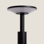 Balise sur pied noire en aluminium avec diffuseur circulaire blanc et mât cylindrique