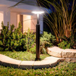 Balise sur pied LED noire cylindrique 800 mm en aluminium installation au sol