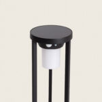 Balise sur pied solaire noire avec diffuseur cylindrique blanc et détecteur de mouvement