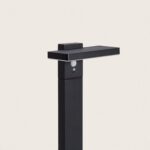 Balise sur pied solaire noire en métal avec panneau solaire plat et détecteur de mouvement