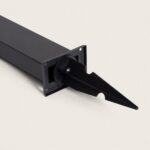 Balise sur pied solaire noire en aluminium avec piquet de fixation