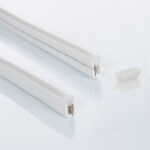 Néon LED flexible blanc en gaine silicone, profil plat avec embouts de finition