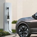 Chargeur portable pour véhicule électrique, boîtier blanc fixé à borne extérieure, câble noir 6 m