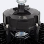 Cloche LED industrielle noire avec anneau de suspension, boîtier circulaire et ailettes de refroidissement