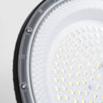 Cloche LED industrielle ronde blanche, matrice de LEDs visibles et bord noir métallique