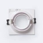 Collerette downlight carrée blanche avec bague ronde métallique et ressorts de fixation pour spot encastrable