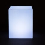 Lampe cube blanche à lumière froide, diffuseur satiné, modèle nomade à poser