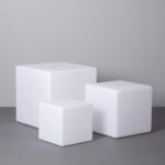 Lampe cube blanche opaline en plastique, finition mate, trois tailles à poser