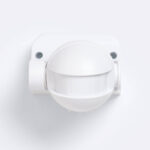 Détecteur de mouvement blanc orientable en boîtier dôme, fixation murale en plastique
