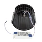 Downlight encastrable rond noir, corps rainuré, dissipateur apparent avec driver LED externe connecté