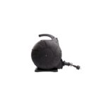 Enrouleur automatique noir rond avec poignée intégrée et câble