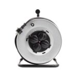 Enrouleur de câble métallique avec 4 prises noires sur socle