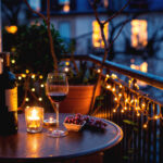 Guirlande LED extérieure à lumière blanc chaud, accrochée au garde-corps de balcon