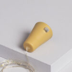 Guirlande LED solaire pour bouteille, boîtier plastique jaune conique avec fil de fer fin et panneau solaire intégré