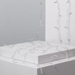 Guirlande LED blanche à petites lampes sur fil fin, décorative