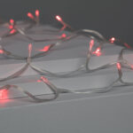 Guirlande LED rouge sur câble transparent, petites LED espacées