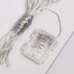 Guirlande LED fils argentés avec boîtier transparent à piles