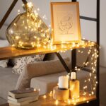 Guirlande lumineuse LED à fil fin, lumières blanc chaud enroulée autour d'un vase et d'une étagère décorative