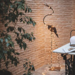 Guirlande lumineuse LED en forme d'oiseau sur armature métallique, LEDs blanc chaud, décor vertical