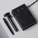 Boîtier de commande solaire noir avec piquet et support réglable