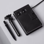 Boîtier de contrôle solaire noir avec piquet et support de fixation en plastique