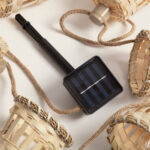 panneau solaire sur piquet noir pour guirlande LED extérieure