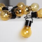 Guirlande LED ampoules ambrées avec douilles noires sur câble