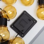 Guirlande solaire d'ampoules LED ambre, globes en verre et boîtier solaire noir