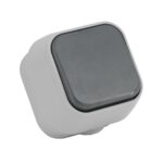 Interrupteur simple boîtier blanc plastique poussoir gris foncé forme carrée arrondie montage en saillie