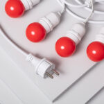Guirlande guinguette blanche avec ampoules LED G45 rouges et prise secteur