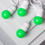Guirlande LED extérieure avec ampoules rondes vertes et douilles blanches