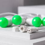 Guirlande LED extérieure avec ampoules G45 vertes, câble blanc et connecteurs