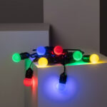 Guirlande guinguette câble noir avec ampoules LED colorées rondes