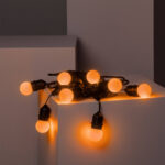 Guirlande guinguette noire avec ampoules LED sphériques orange