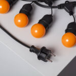 Guirlande lumineuse noire avec ampoules rondes orange et prise européenne