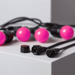 Guirlande guinguette noire avec ampoules LED G45 rose et connecteurs étanches