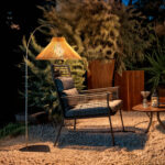 Lampadaire extérieur en métal à abat-jour en corde tressée couleur naturelle, pied arqué noir pour éclairage d'ambiance