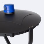 Lampadaire LED tête plate noire avec capteur crépusculaire bleu