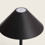 Lampadaire LED portable noir mat conique avec bouton tactile supérieur