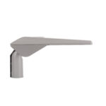 Lampadaire LED tête gris aluminium plat, design effilé, fixation sur mât pour éclairage extérieur public