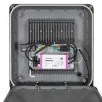 Luminaire LED carré ouvert avec driver électronique visible, dissipateur thermique aluminium et câblage pour lampadaire extérieur