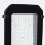 Lampadaire LED tête rectangulaire noire avec matrice de LED visible