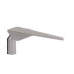 Tête de lampadaire extérieur asymétrique grise avec bras allongé, fixation sur mât